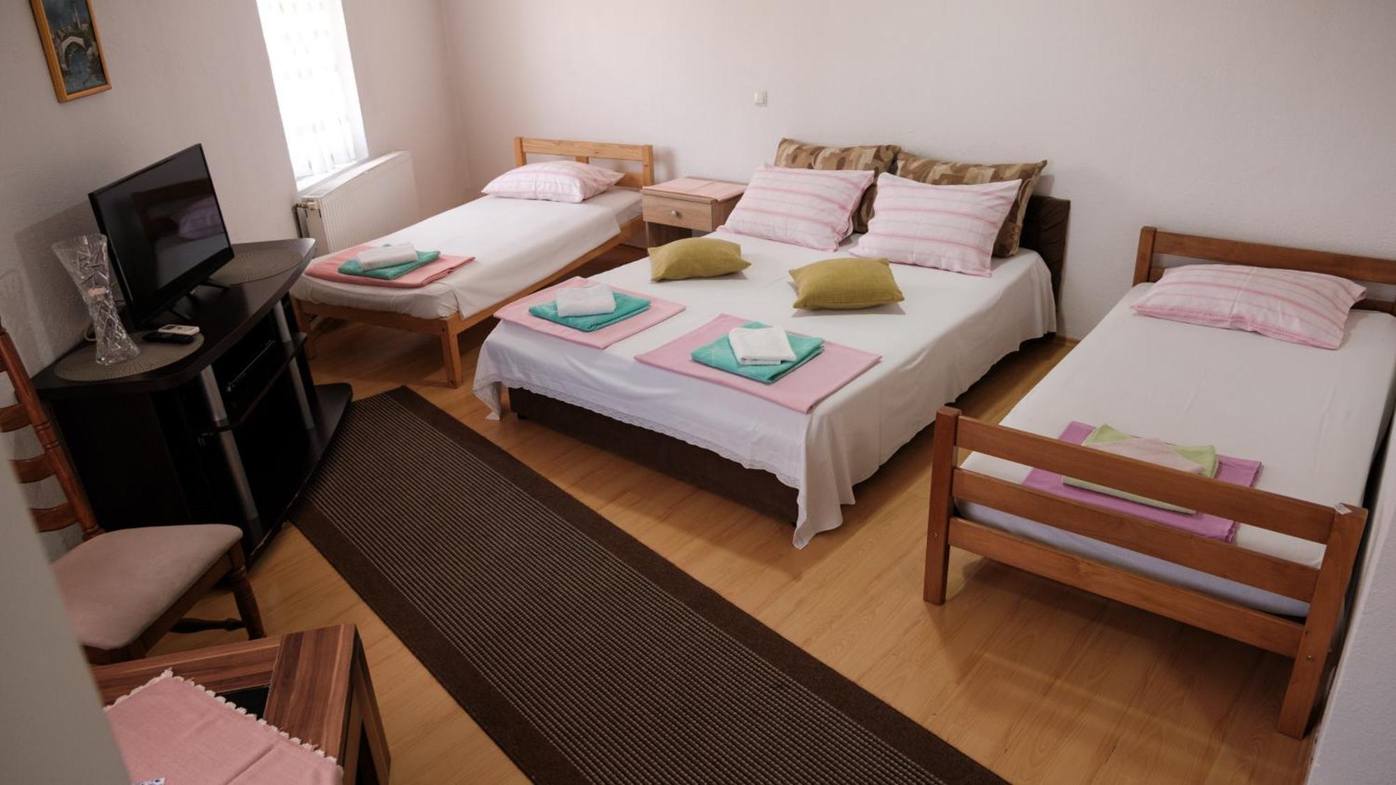 דובוי Guesthouse "Ines" מראה חיצוני תמונה